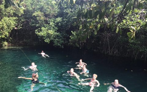 Zwemmen in een Cenote (bij Coba)
