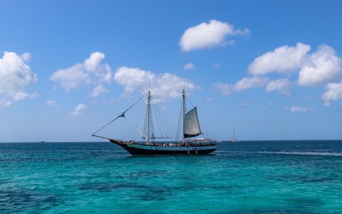 Zeilen en snorkelen bij een oud scheepswrak